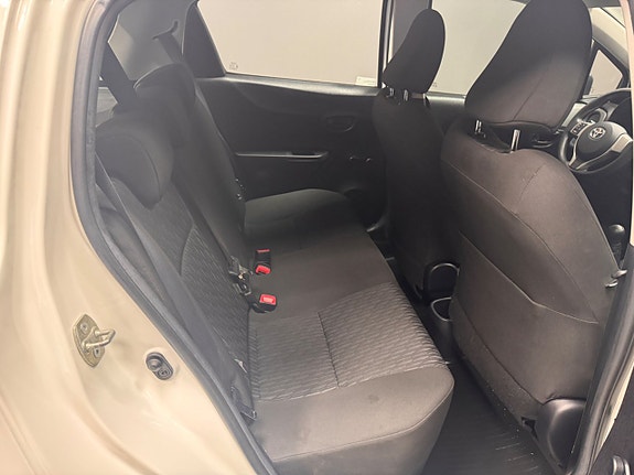 Toyota Yaris 8 of 10