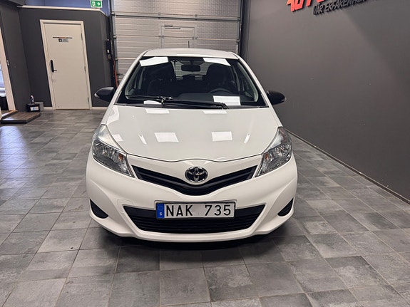 Toyota Yaris 2 of 10
