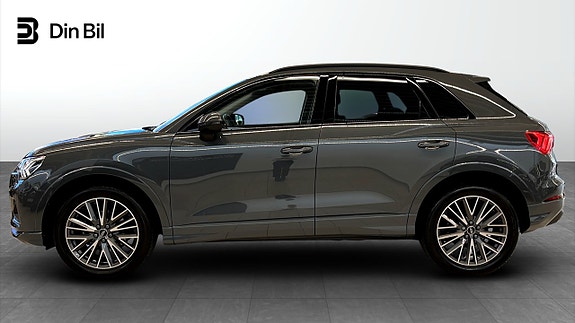 Audi Q3 2 of 5