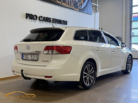Toyota Avensis 4 of 5