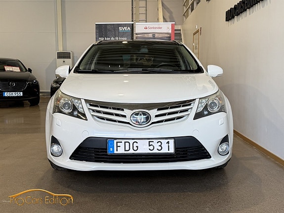 Toyota Avensis 2 of 5