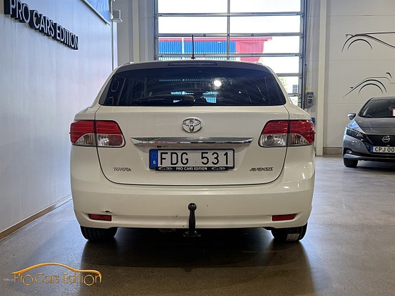 Toyota Avensis 5 of 5