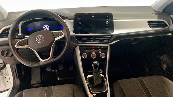 Volkswagen T-Roc 10 of 13