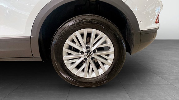 Volkswagen T-Roc 6 of 13
