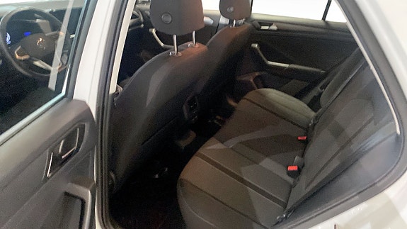 Volkswagen T-Roc 11 of 13