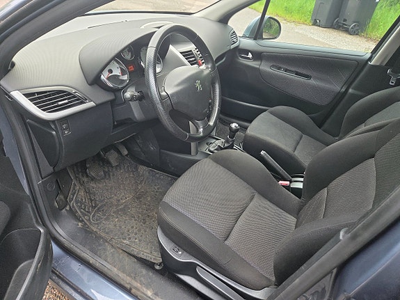 Peugeot 207 8 of 11