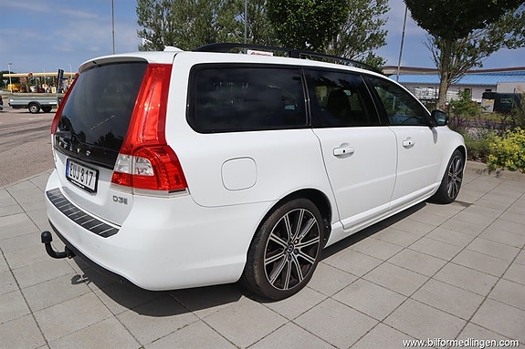 Volvo V70 3 of 5