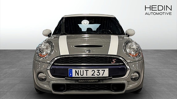 MINI Cooper S 8 of 18