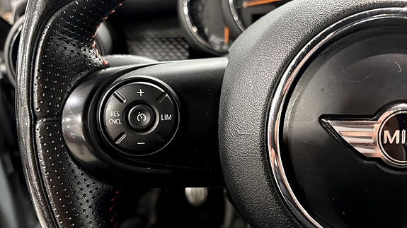 MINI Cooper S 13 of 18