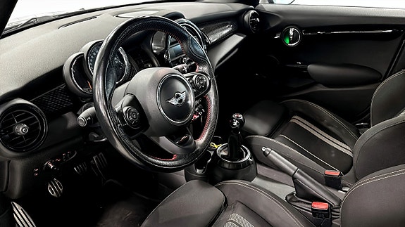 MINI Cooper S 12 of 18