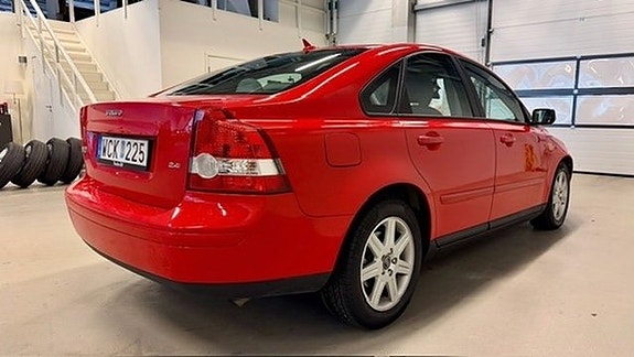Volvo S40 3 of 5