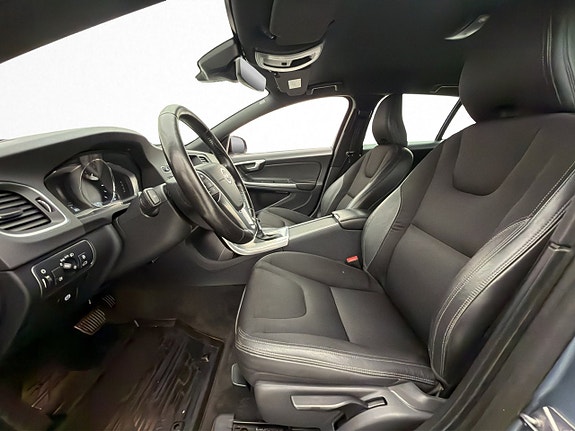 Volvo V60 Cross Country 11 of 30