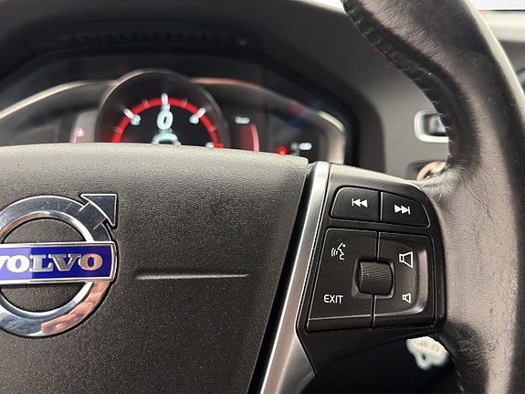 Volvo V60 Cross Country 17 of 30
