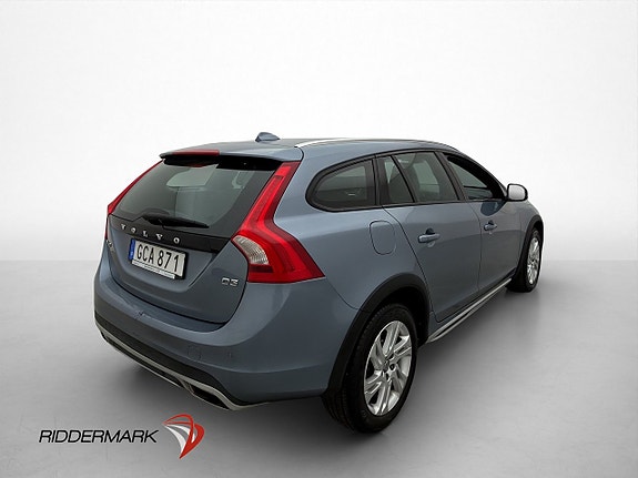 Volvo V60 Cross Country 8 of 30