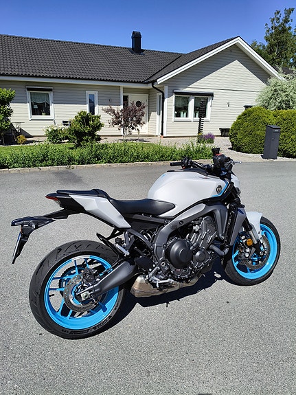 Yamaha MT-09 2 of 5