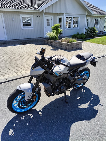 Yamaha MT-09 4 of 5