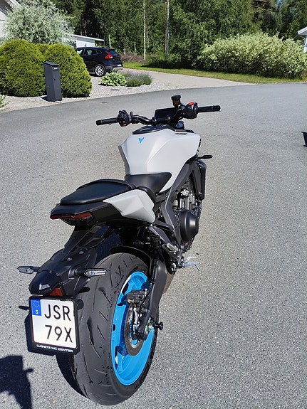 Yamaha MT-09 3 of 5