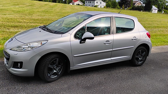 Peugeot 207 2 of 5