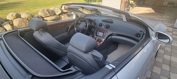 Mercedes-Benz SL500 5 of 5