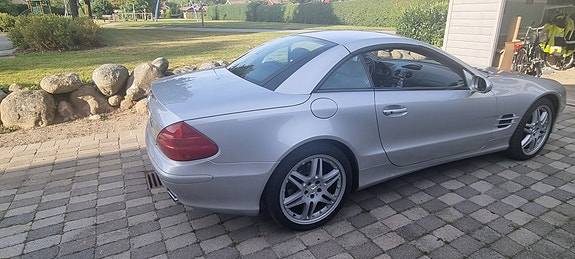Mercedes-Benz SL500 4 of 5