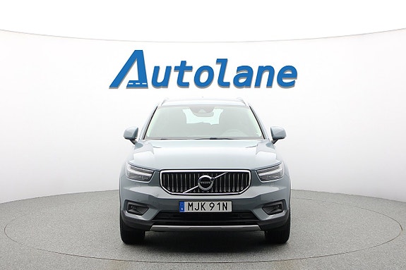 Volvo XC40 3 of 5