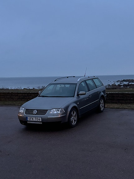 Volkswagen Passat 2 of 5