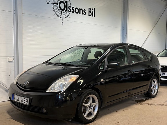 Toyota Prius 2 of 5
