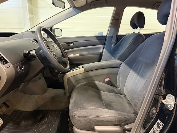 Toyota Prius 15 of 20