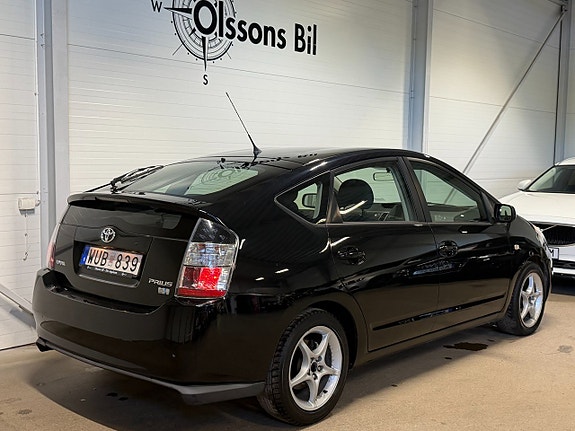 Toyota Prius 3 of 5