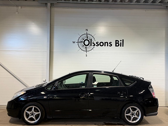 Toyota Prius 4 of 5