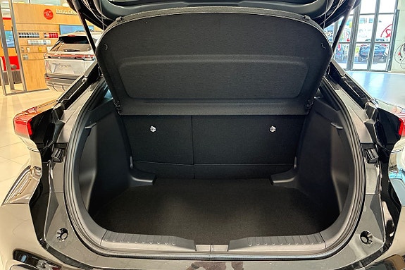 Toyota C-HR 10 of 18