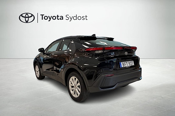Toyota C-HR 2 of 5