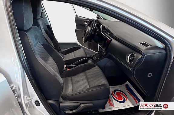Toyota Auris 8 of 10