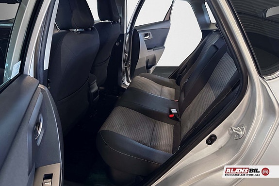 Toyota Auris 6 of 10