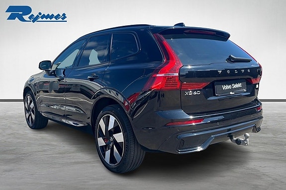 Volvo XC60 2 of 5