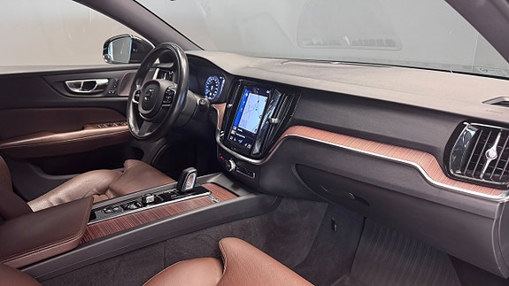 Volvo V60 Cross Country 7 of 20
