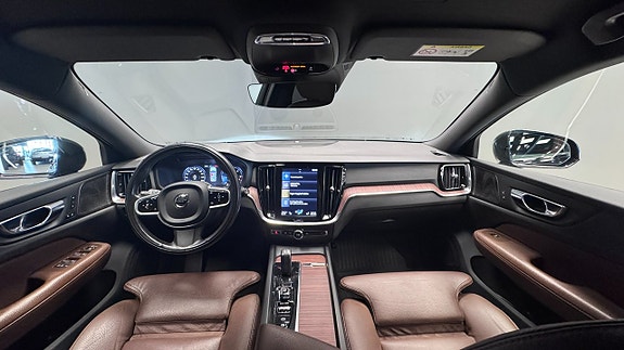 Volvo V60 Cross Country 8 of 20