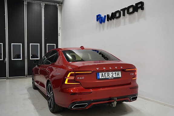 Volvo S60 4 of 5