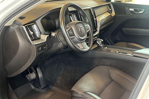 Volvo XC60 10 of 21