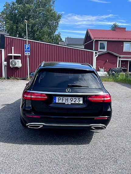 Mercedes-Benz E220 5 of 5