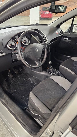 Peugeot 207 9 of 13