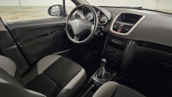 Peugeot 207 10 of 13