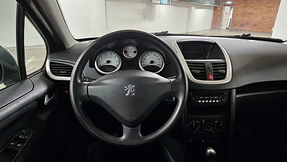 Peugeot 207 8 of 13