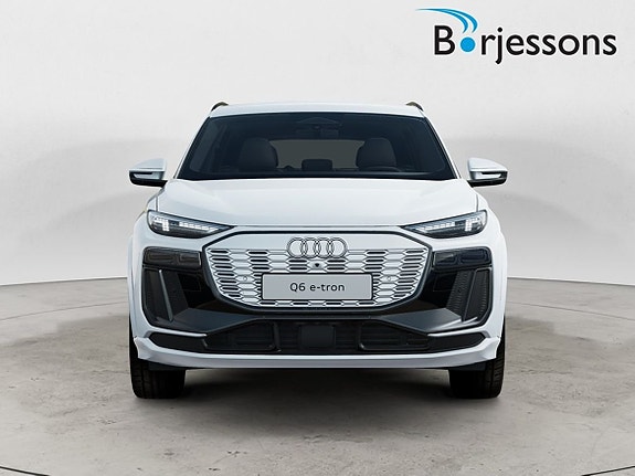Audi Q6 e-tron 4 of 5