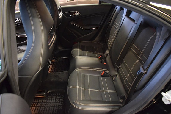 Mercedes-Benz CLA180 9 of 13