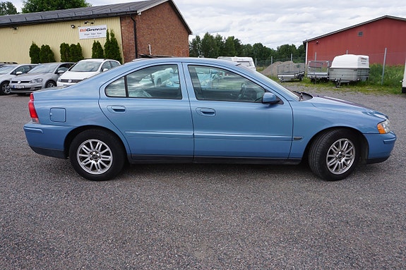 Volvo S60 2 of 5