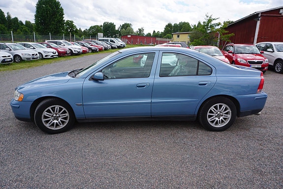 Volvo S60 4 of 5