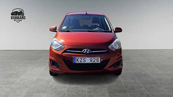 Hyundai i10 2 of 5