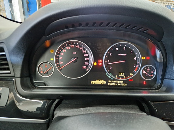 BMW 528i 4 of 5