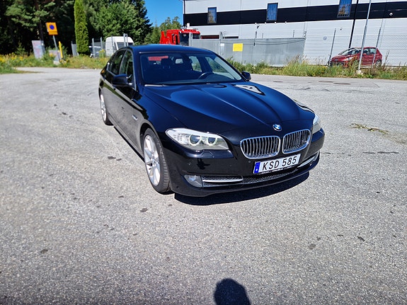 BMW 528i 2 of 5